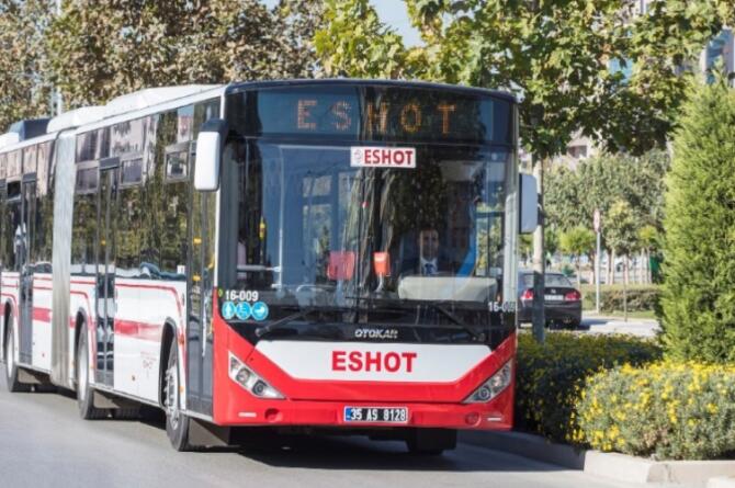 İzmir’de bebek arabasıyla otobüse alınmayan anne tepki gösterdi