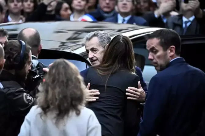 Eski Fransa Cumhurbaşkanından Sert Tepkiler