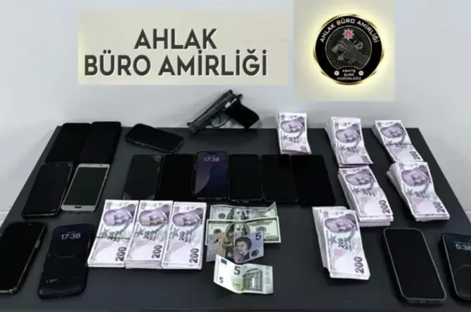İzmir’de Fuhuş Çetesi Çökertildi