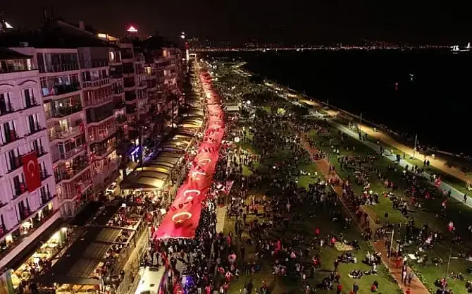 İzmir, Cumhuriyet’in 102. Yılını Coşkuyla Kutlamaya Hazırlanıyor