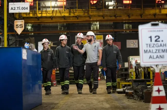 İzmir’de okul fabrikaya taşındı