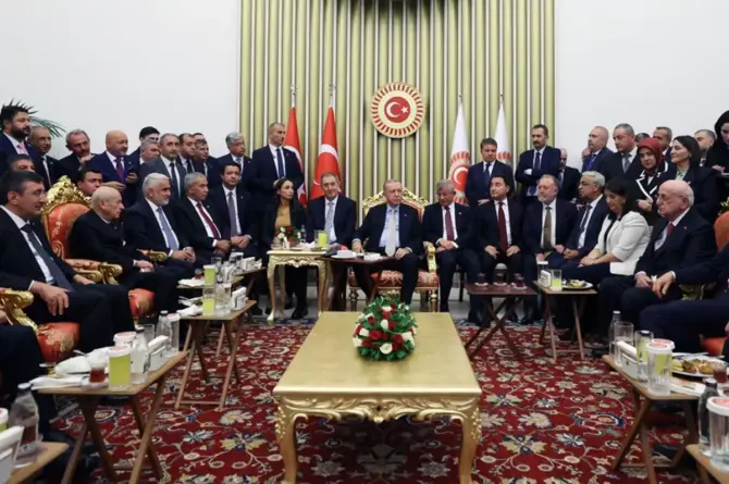 Meclis Açılışında Tarihi Kare: Erdoğan’dan İlk Yorum