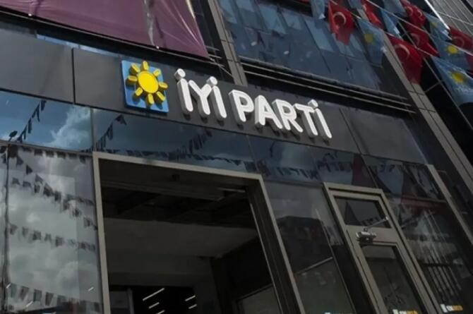 İYİ Parti’de üst düzey istifa