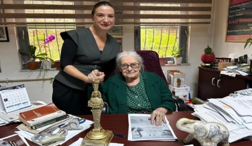 Efes Selçuk Belediyesi’nden Prof. Dr. İoanna Kuçuradi’ye Onur Ödülü