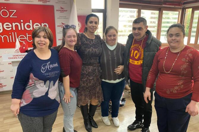 3 Aralık’ta Fotoğraf Çektirip Ertesi Gün Unutan Anlayışa Tepki!