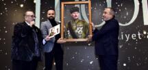 Ödül Gecesinde Atatürk Portresinin Satılmasına Ünlü İş Adamından Engel