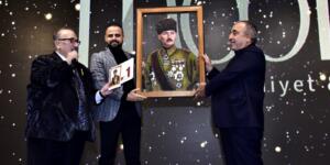 Ödül Gecesinde Atatürk Portresinin Satılmasına Ünlü İş Adamından Engel