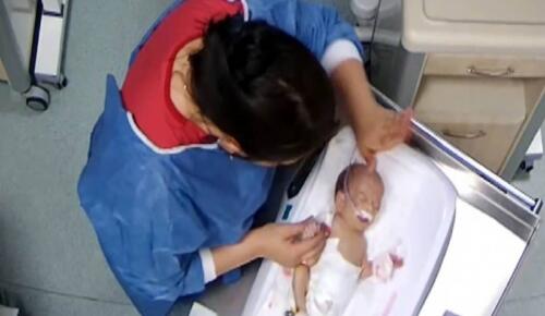 5 günlük bebeğe şiddet uygulayan hemşire tutuklandı