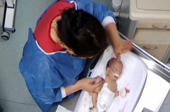 5 günlük bebeğe şiddet uygulayan hemşire tutuklandı