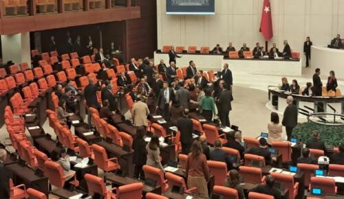 DEM Parti ve İYİ Parti arasında gerginlik: Buldan araya girdi, oturuma ara verdi