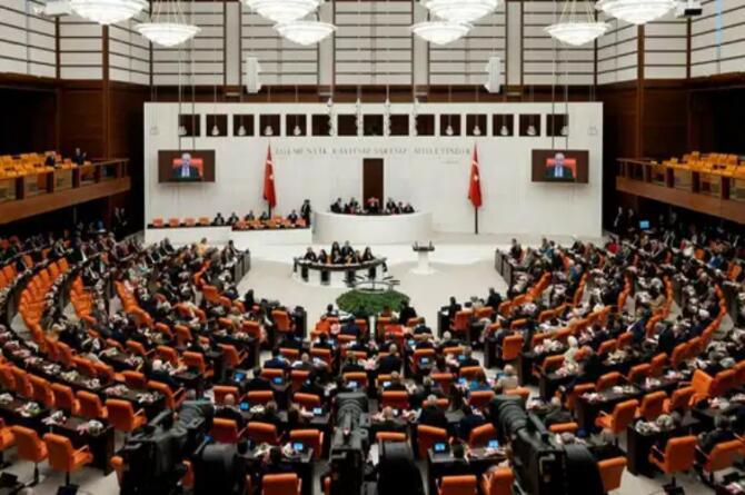 TBMM’de yoğun mesai: Sosyal medya kısıtlaması ve 12. Yargı Paketi ayrıntısı!