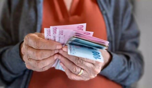 En düşük emekli aylığı teklifi kabul edildi