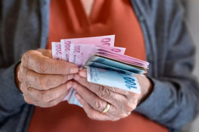 En düşük emekli aylığı teklifi kabul edildi