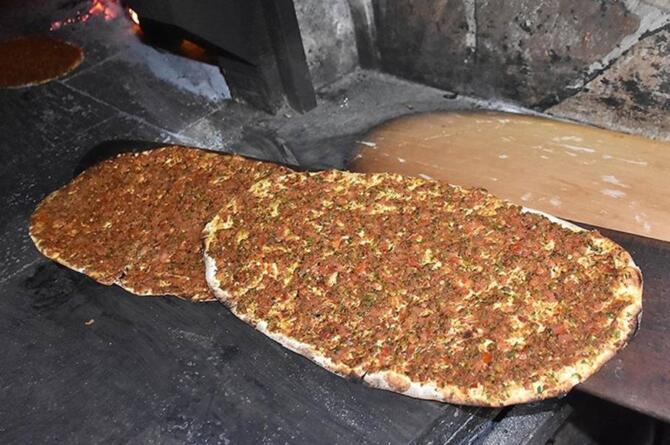 Dana kıyma diye kanatlı eti yedirdiler: Lahmacunda sakatat, peynirde natamisin