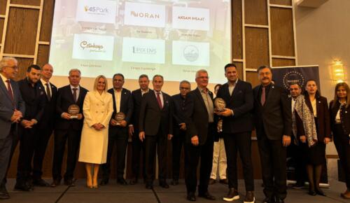 MADOST ‘Sevgi ve Dostluk Buluşmasında Ertuğrul Günay’ı Manisa’da Ağırladı