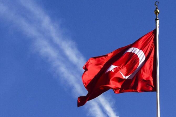 Türk bayrağına bir saygısızlık daha!