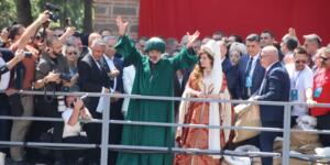 MANİSA’DA ŞİFA SAÇILDI: 10 TON MESİR DAKİKALAR İÇİNDE TÜKENDİ!