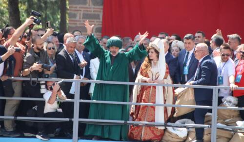 MANİSA’DA ŞİFA SAÇILDI: 10 TON MESİR DAKİKALAR İÇİNDE TÜKENDİ!