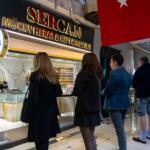 İzmir Kemeraltı’nda Altın Kuyruğu!