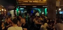 Karşıyaka’nın Küçük Sahnelerinde Gece Başka Akıyor: Karga Bar’ın Müzik Kültüründeki Yeri