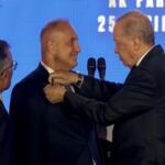 Erdoğan rozetleri taktı: 3 milletvekili ve 7 belediye başkanı AK Parti’ye katıldı