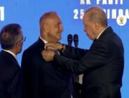 Erdoğan rozetleri taktı: 3 milletvekili ve 7 belediye başkanı AK Parti’ye katıldı