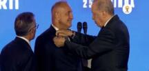 Erdoğan rozetleri taktı: 3 milletvekili ve 7 belediye başkanı AK Parti’ye katıldı