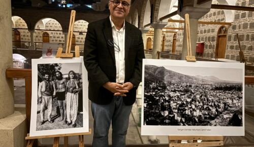 Tarihi Kurşunlu Han Şiir Evin’de Anlamlı Buluşma: Erkan Akbalık ile “Tarzan ve Manisa”